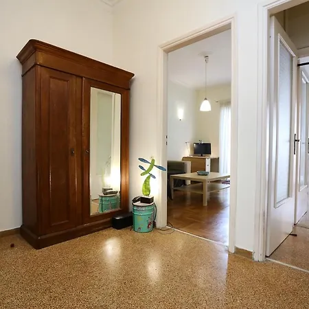 Cozy Apt. With Veranda In Exarcheia *