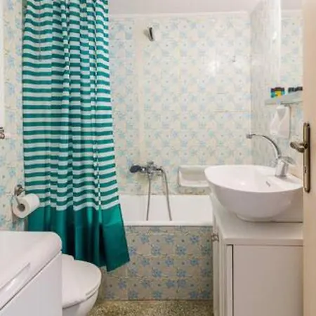 Cozy Apt. With Veranda In Exarcheia Athens