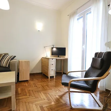 Cozy Apt. With Veranda In Exarcheia